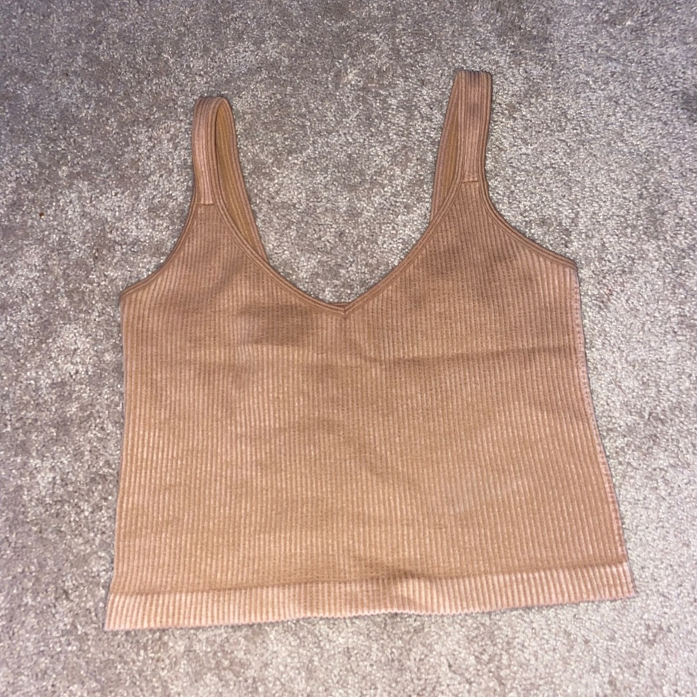 Cropped tank top, v-neck, cute back